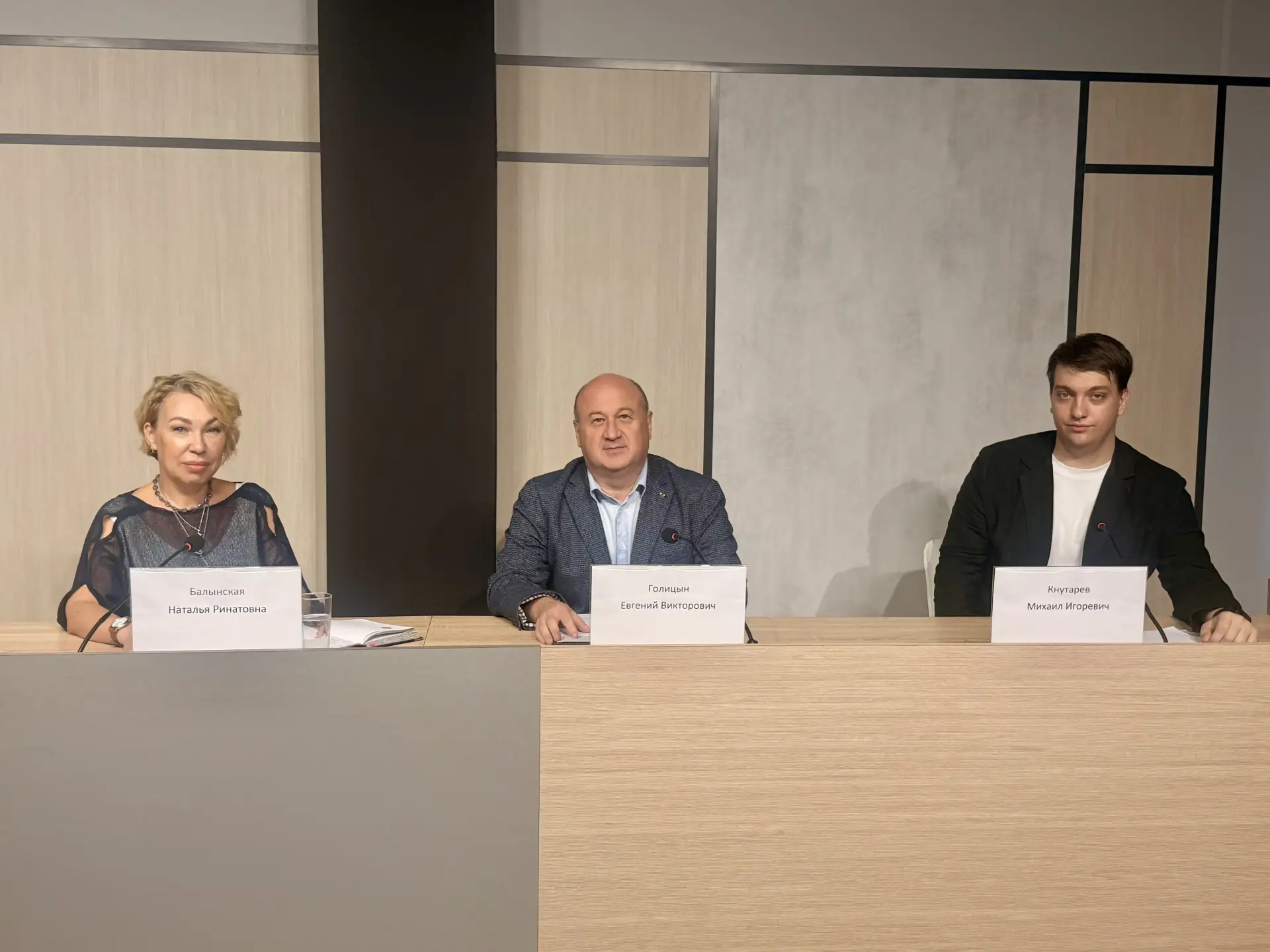 ПРЯМО СЕЙЧАС! Евгений Голицын в прямом эфире программы «Я выбираю — нас выбирают!».

Спикеры обсудят