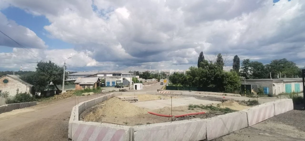 На Кашарском проезде активно идёт строительство двухуровневой развязки 🚧