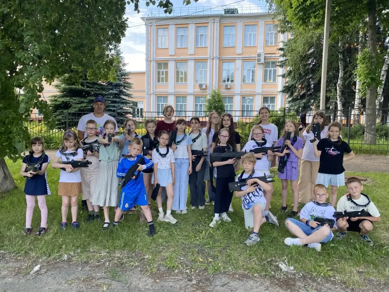 🎯 Лазертаг в «ЛИНГВАЛЕНДЕ» — заряд эмоций и командного духа!

Каждый день, проведённый в пришкольно
