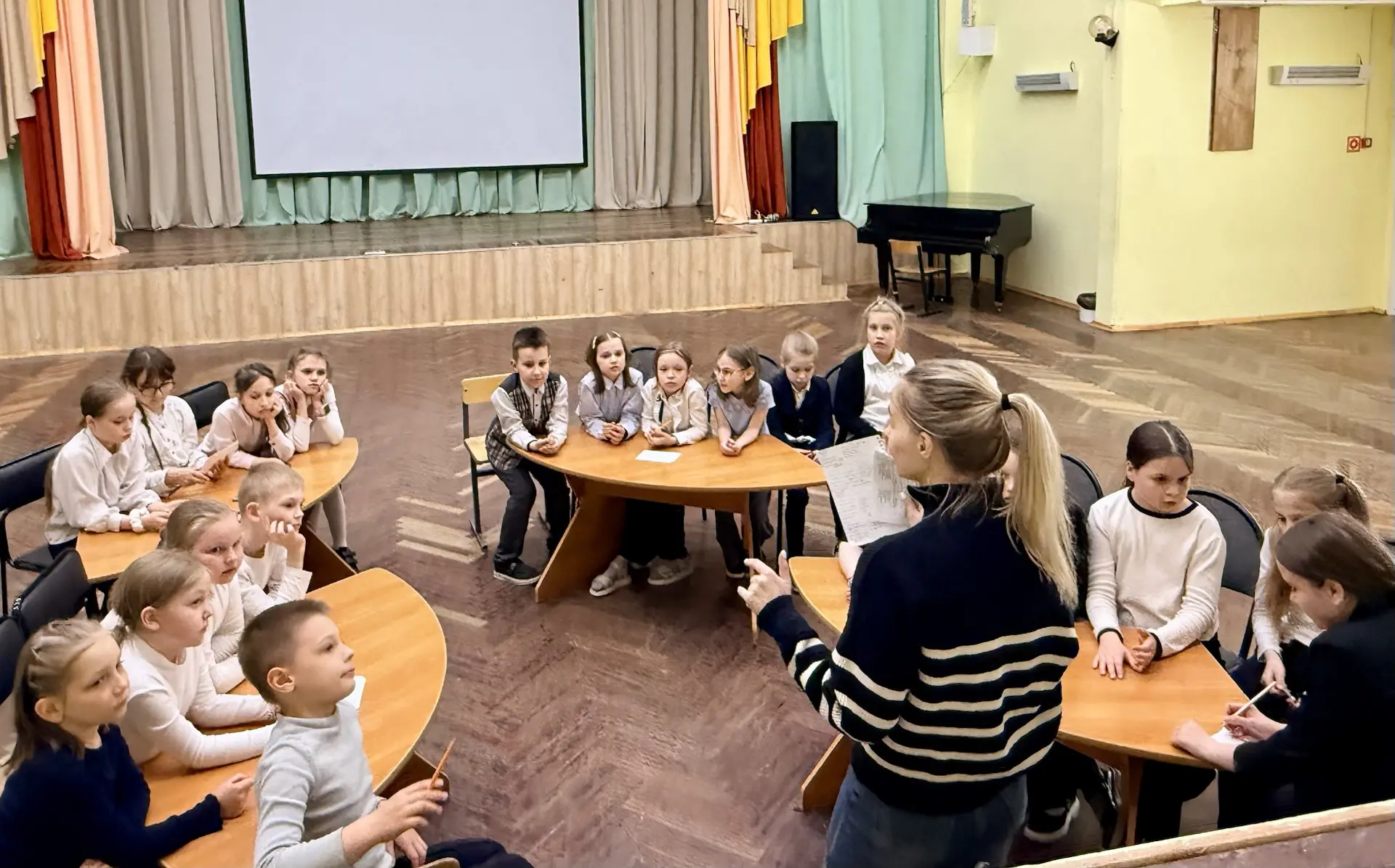 14 мая прошёл интеллектуальный квиз по мультфильмам «100 загадок и отгадок» 🎬🧩  С каждым разом участ