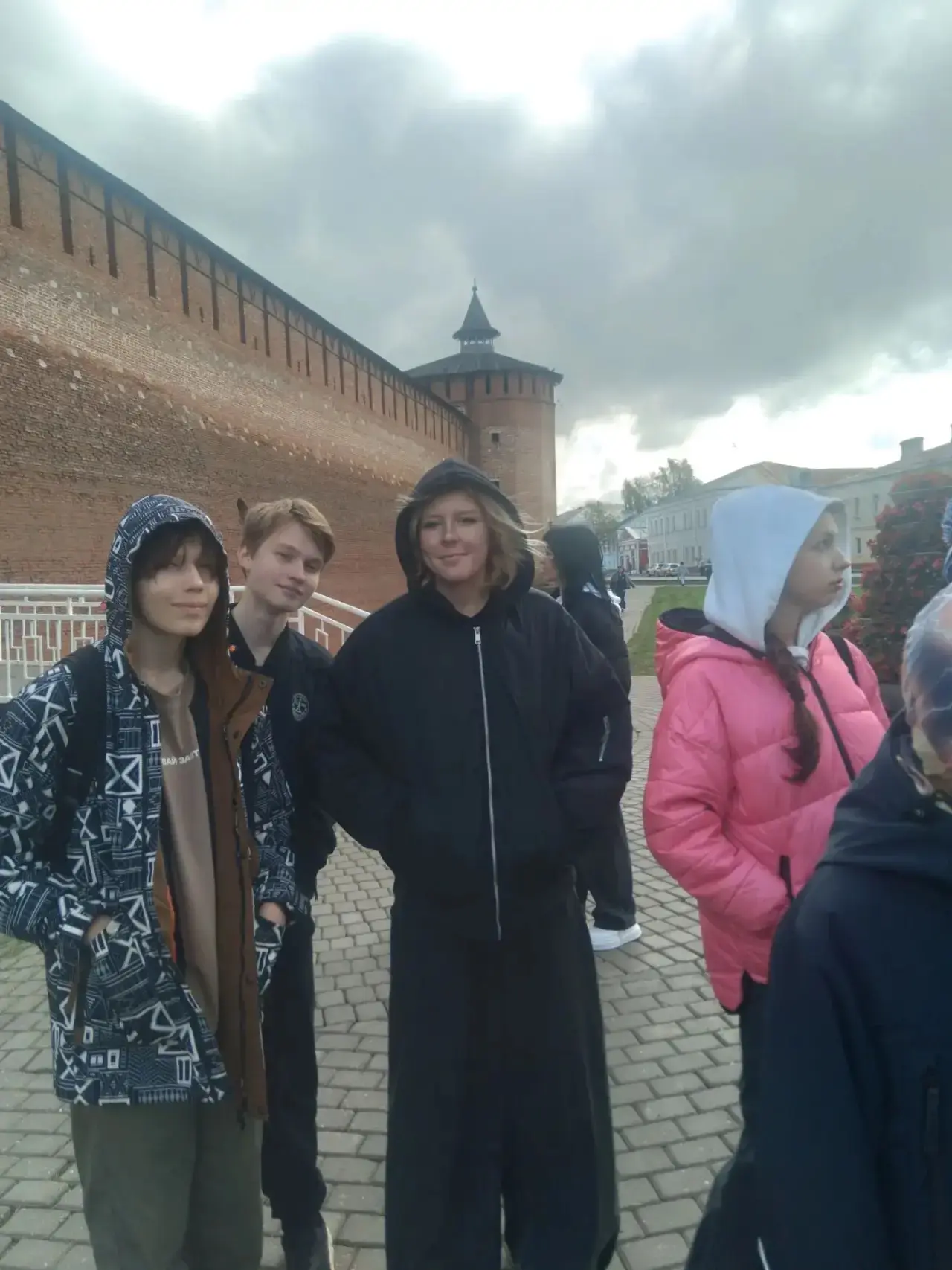 Команда школьного интеллектуального клуба «Утро доброе» прямо сейчас покоряет новые вер...