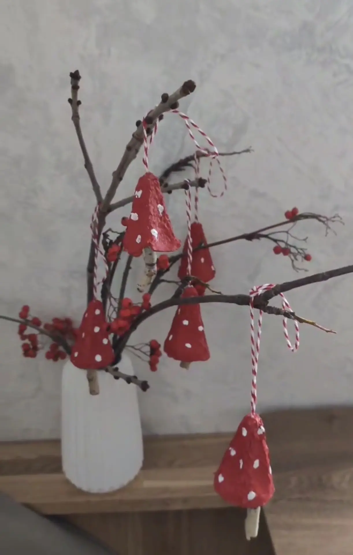 Осенняя поделка из коробки🍄