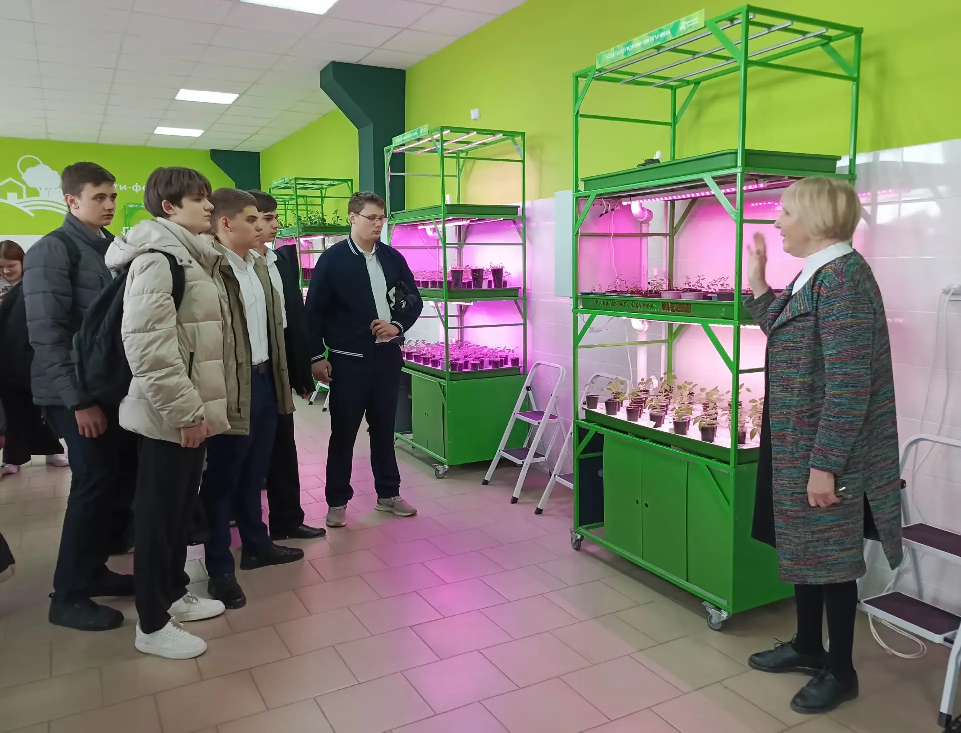 🏫 В рамках профориентационной работы учащиеся школ города Ейска посетили отделение сельского хозяйст