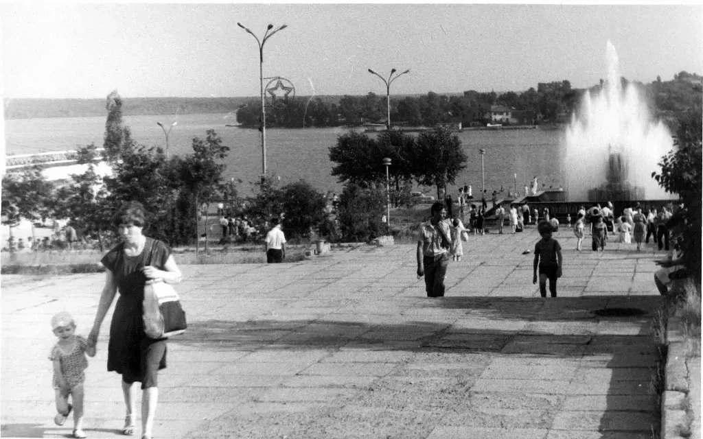 Спуск к Тагильской набережной, фонтан «Каменный цветок», 1987 год
Фото: Сергей Мякишев