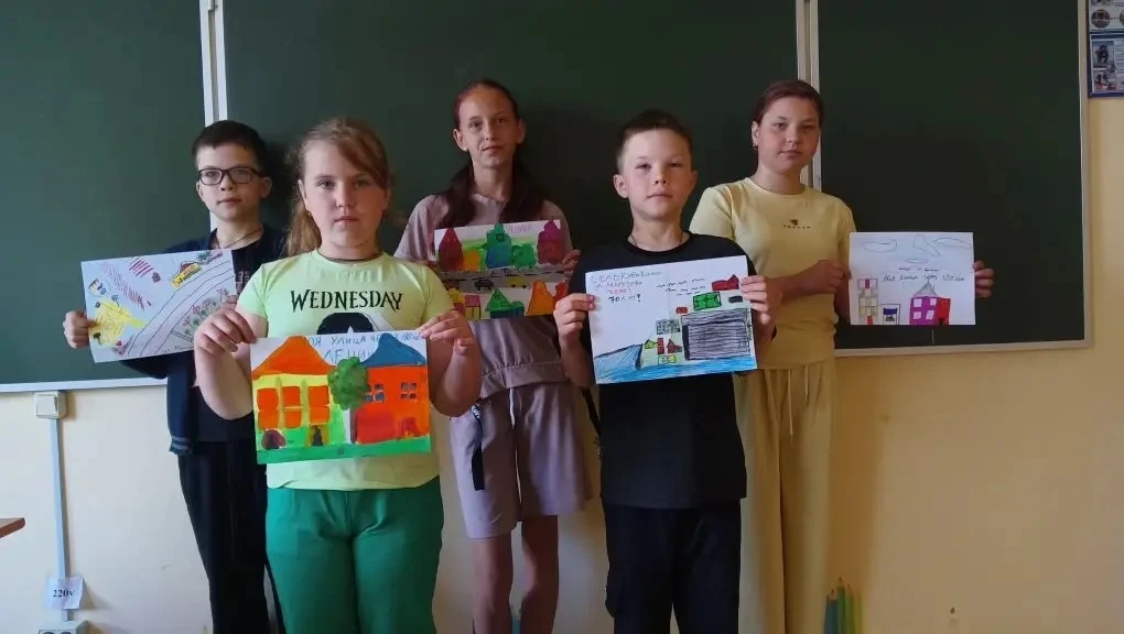 🎨🚀 ДЕНЬ ФАНТАЗИИ И ПАТРИОТИЗМА В ЛАГЕРЕ «ДРУЖБА»: ОТ ЭНЕРГИЧНОЙ ЗАРЯДКИ — К УЛИЦЕ БУДУЩЕГО

Пятый 