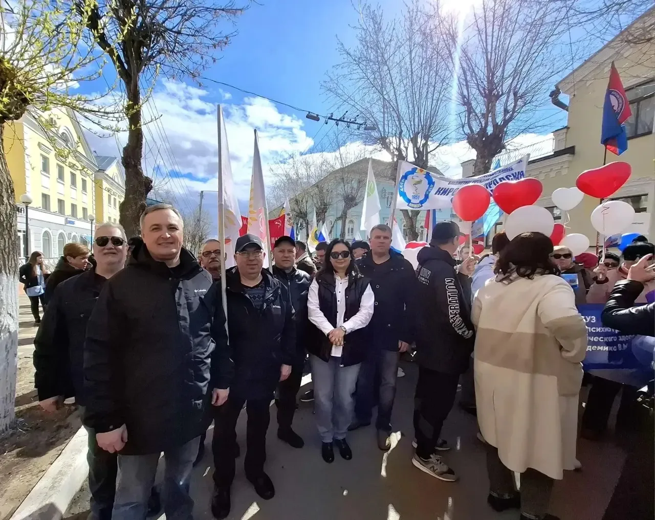 🇷🇺Первомайская акция профсоюзов в Кирове: «Солидарность трудящихся России — единство ...