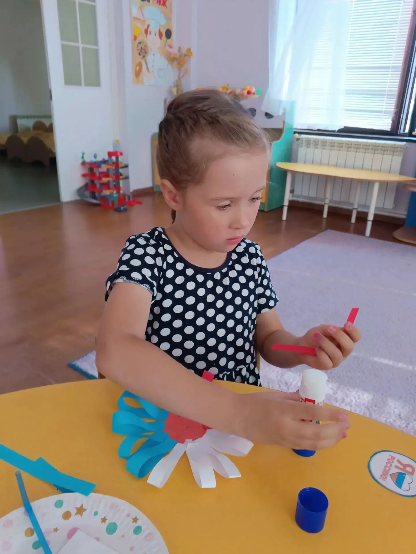 Творческая работа ко Дню Государственного флага Российской Федерации.
