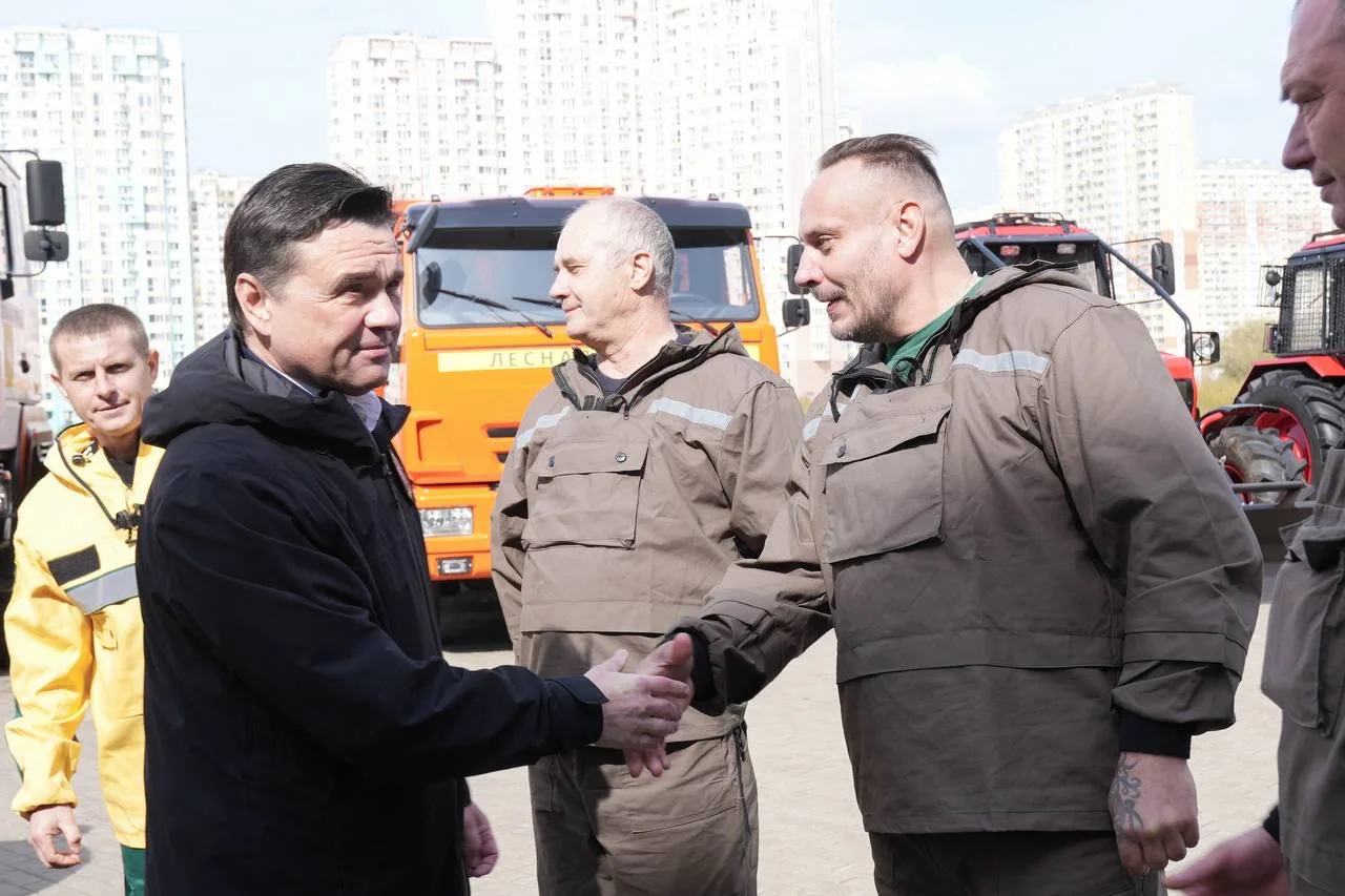🌲🚜Сегодня передали Комитету лесного хозяйства новую технику — 35 единиц: автоцистерны для тушения по