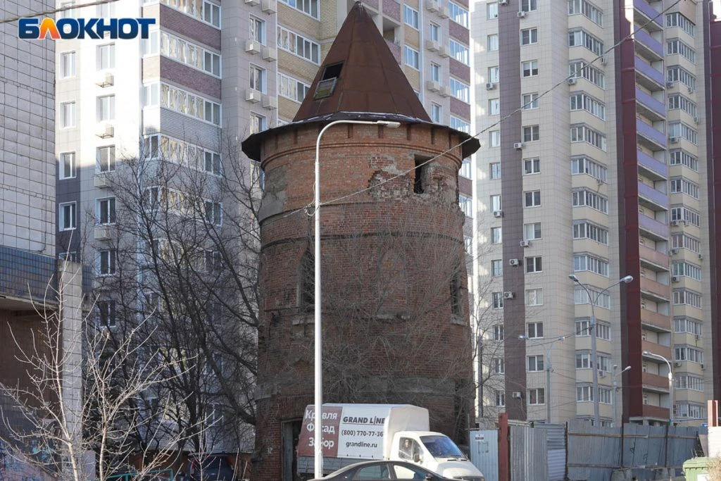 Продажу редкой башни по цене «однушки» прокомментировал волгоградский краевед. Роман Шк...