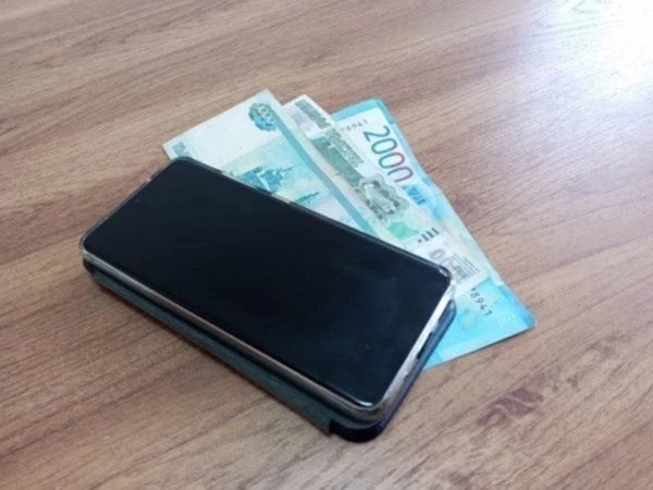 Житель Шахт подарил знакомому украденный телефон и попал под уголовное дело