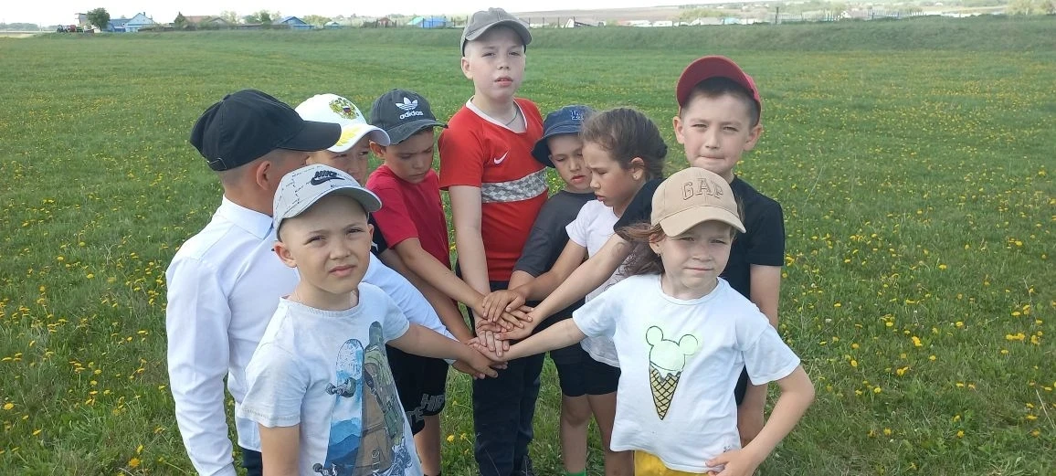 В пришкольном лагере «Улыбка» завершился еще один день, полный ярких событий и хорошего...