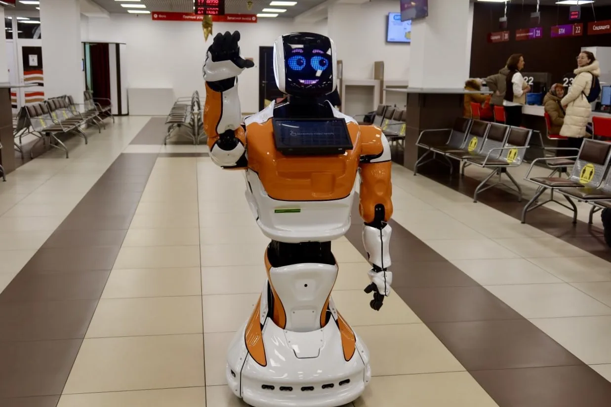 🤖 На работу в МФЦ Подмосковья приняли высокотехнологичного сотрудника  📍 Робот стал сотрудником офис