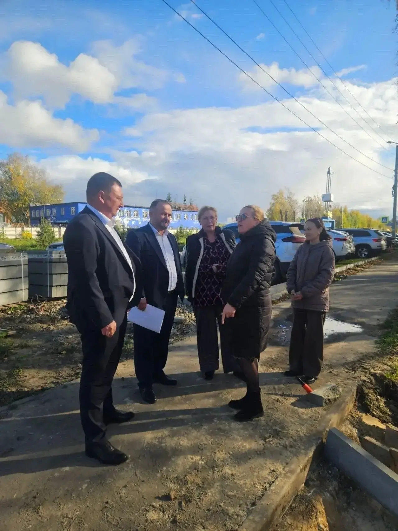 В Канаше благоустройство пешеходной зоны и парковки на улице Ильича пошло не по плану -...