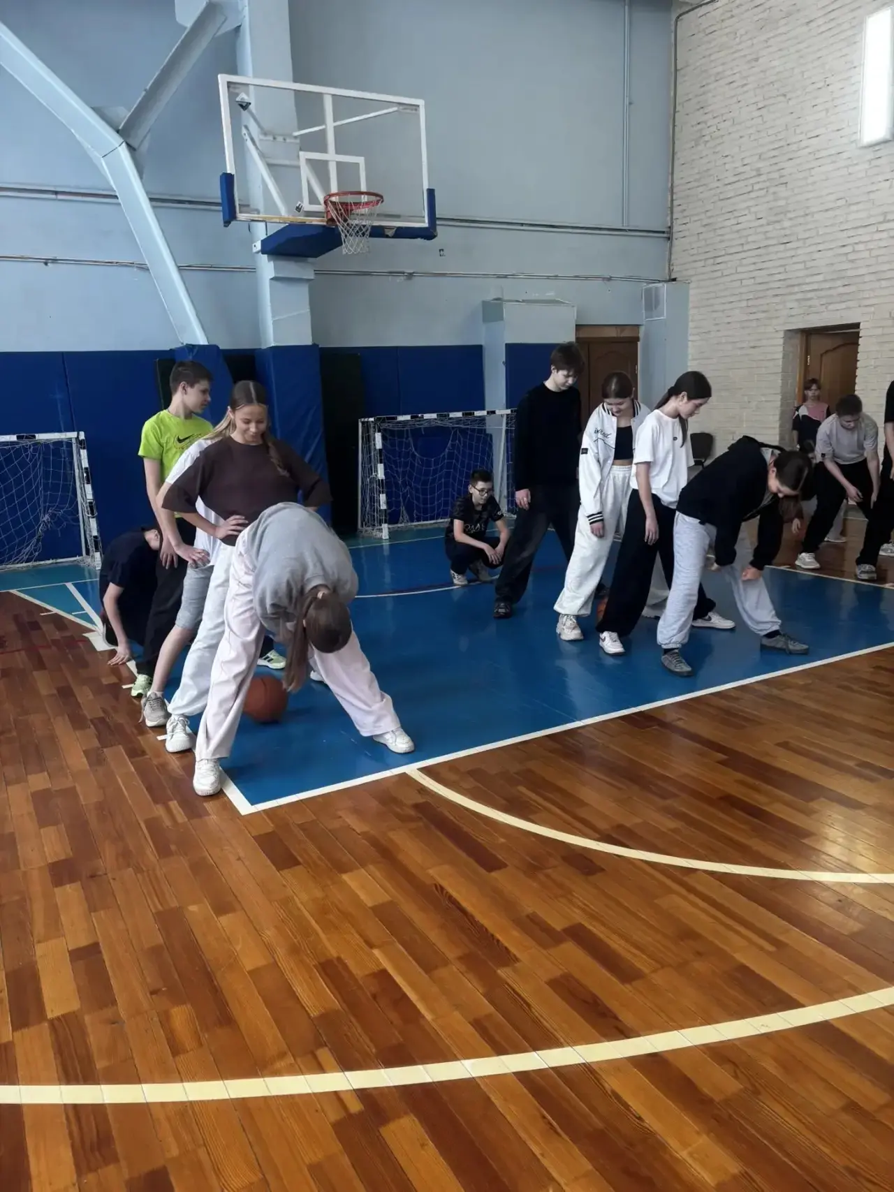 Зарядились здоровьем на все 100! 🏃‍♀️🏃‍♂️  Сегодня в стенах нашей любимой 175-й школы было жарко, ка