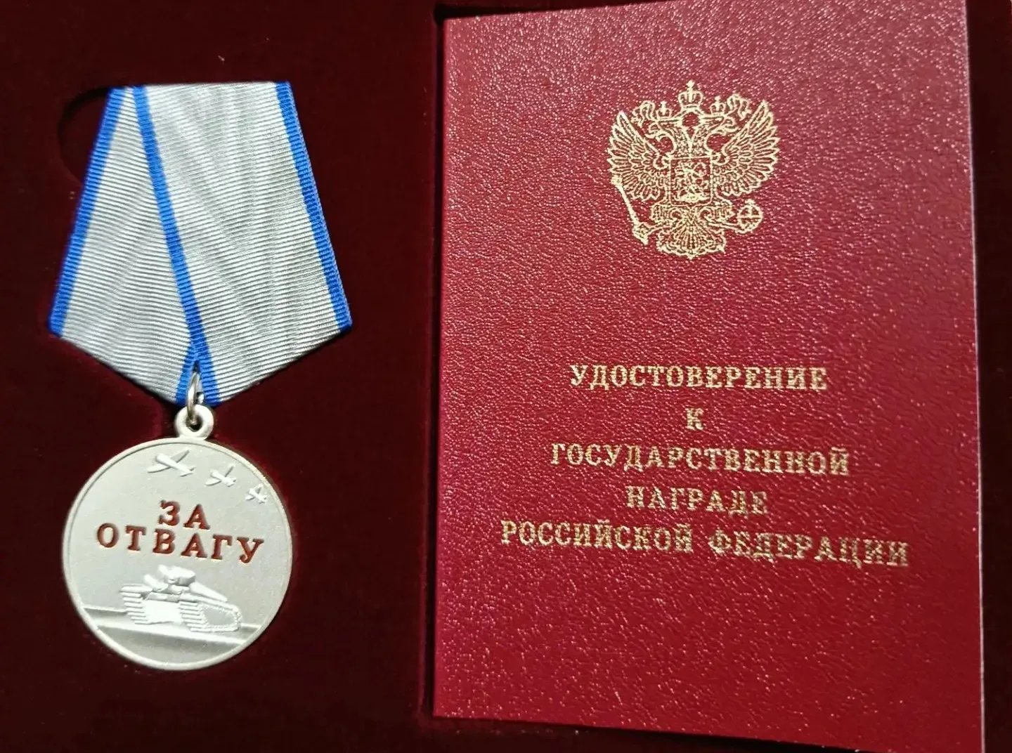 Житель с. Абалаково Александр Ревва награжден медалью за отвагу

Александр Александрович достойно вы
