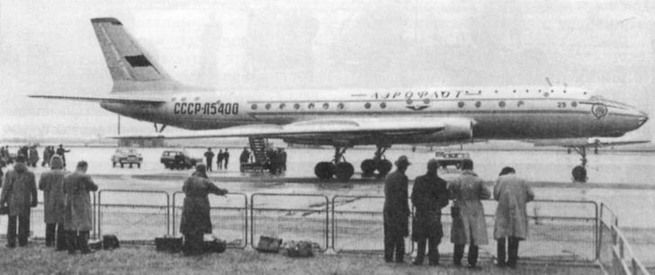 17 июня 1955 года состоялся первый полёт пассажирского реактивного самолёта ТУ-104, лёт...