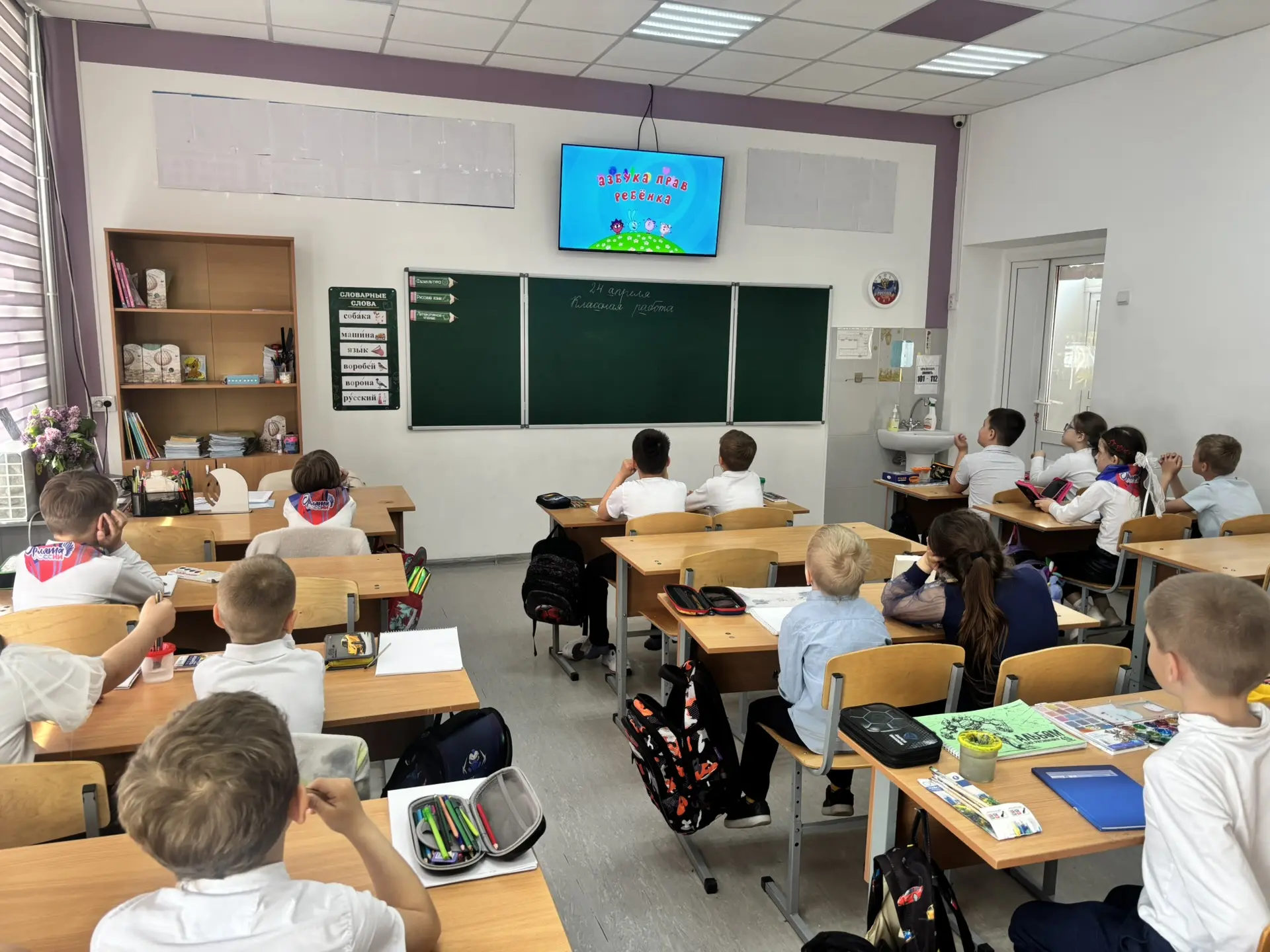 🌟 В МБОУ СОШ №3 в рамках Недели правовой грамотности прошли увлекательные беседы с нашими первокласс