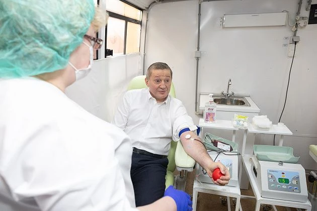 Андрей Бочаров в День донора сдал кровь для бойцов СВО  Свою рабочую неделю губернатор Волгоградской