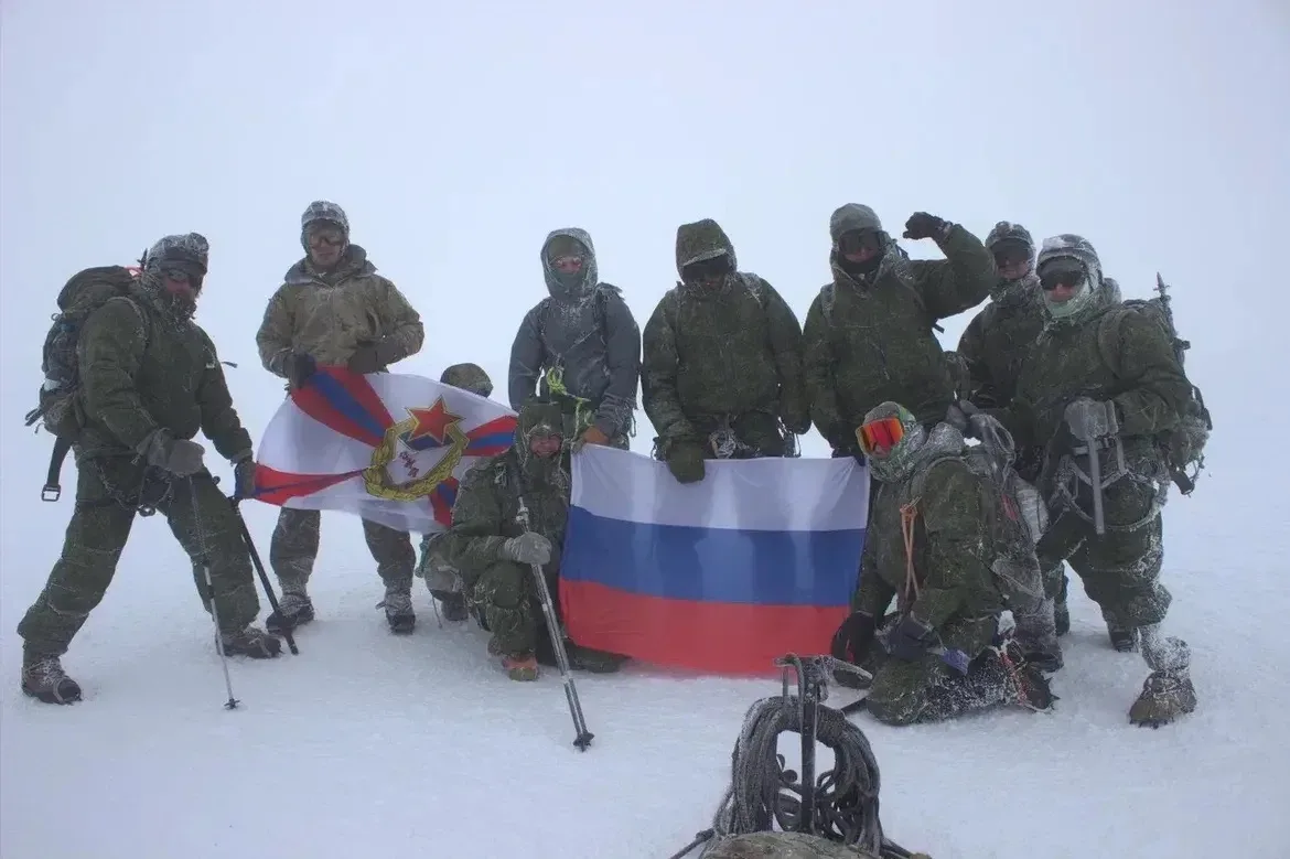 На радио «Звезда» вышел эфир о завершении международного мероприятия «Восхождение на гору Эльбрус», 