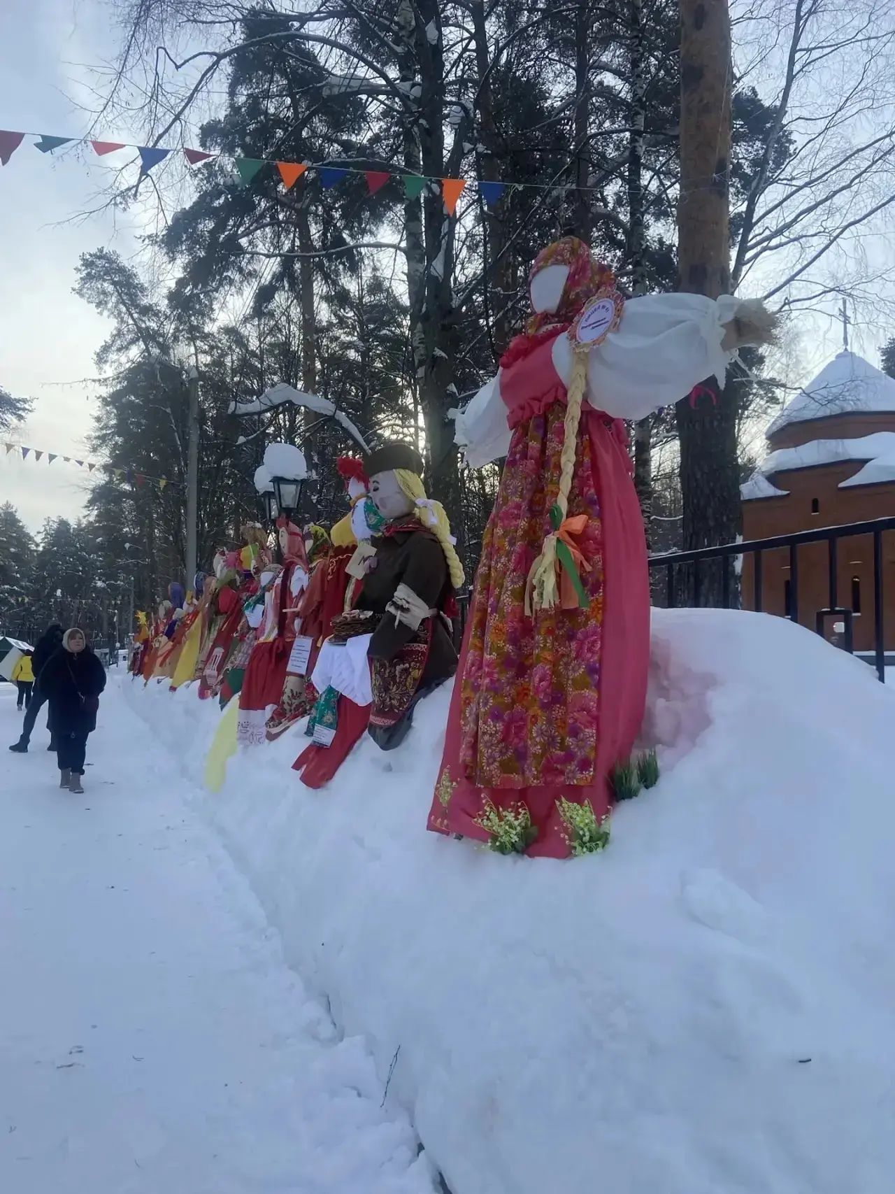 Масленица широкая! Масленица весёлая! Родители 2б класса и Татьяна Вячеславовна Хворостяная представ