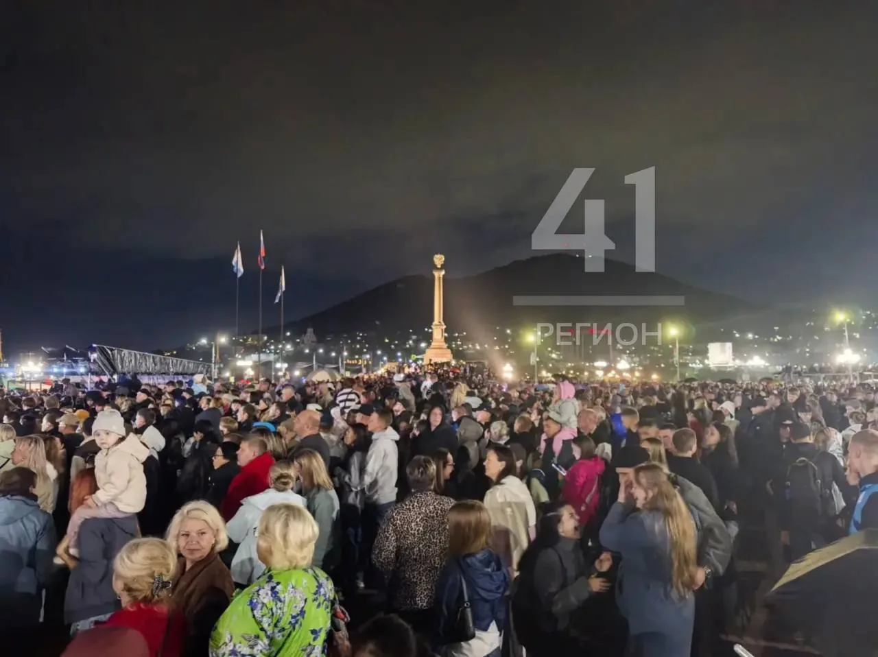 30 тысяч человек собрались сегодня на площади в Петропавловске-Камчатском