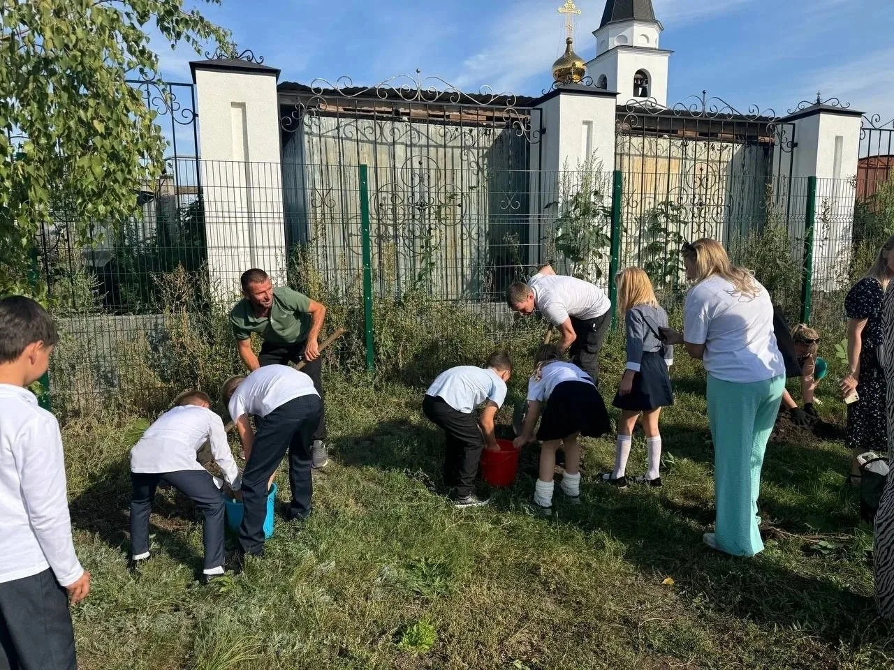 🌿 День Эколят в нашей школе: заботимся о природе вместе! 🌍  В начальных классах прошли увлекательные