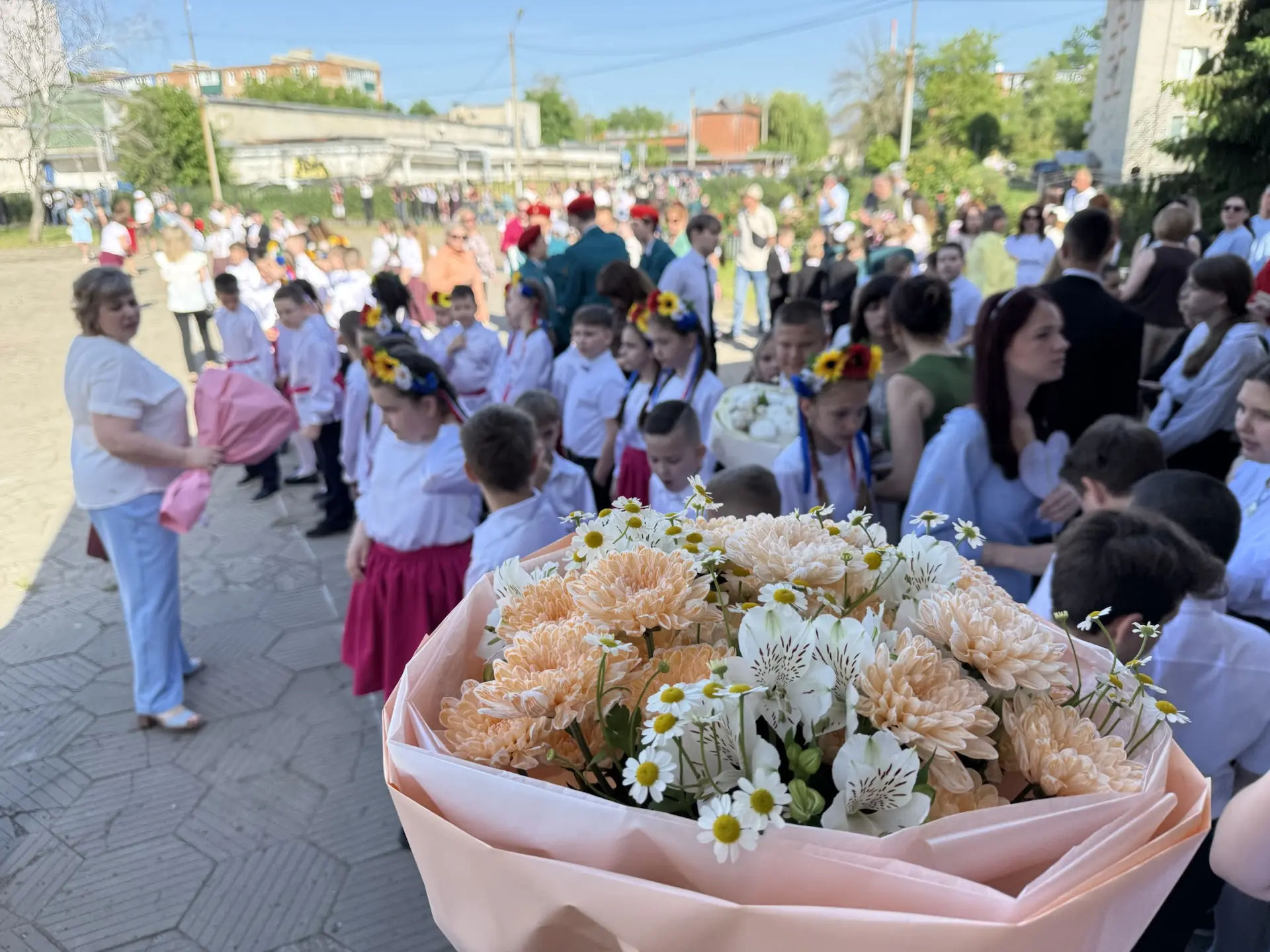 Ура-ура-ура! 🎉 Сегодня у нас не просто день, а настоящий праздник — «Здравствуй, лето!» ☀️🌈  И прямо