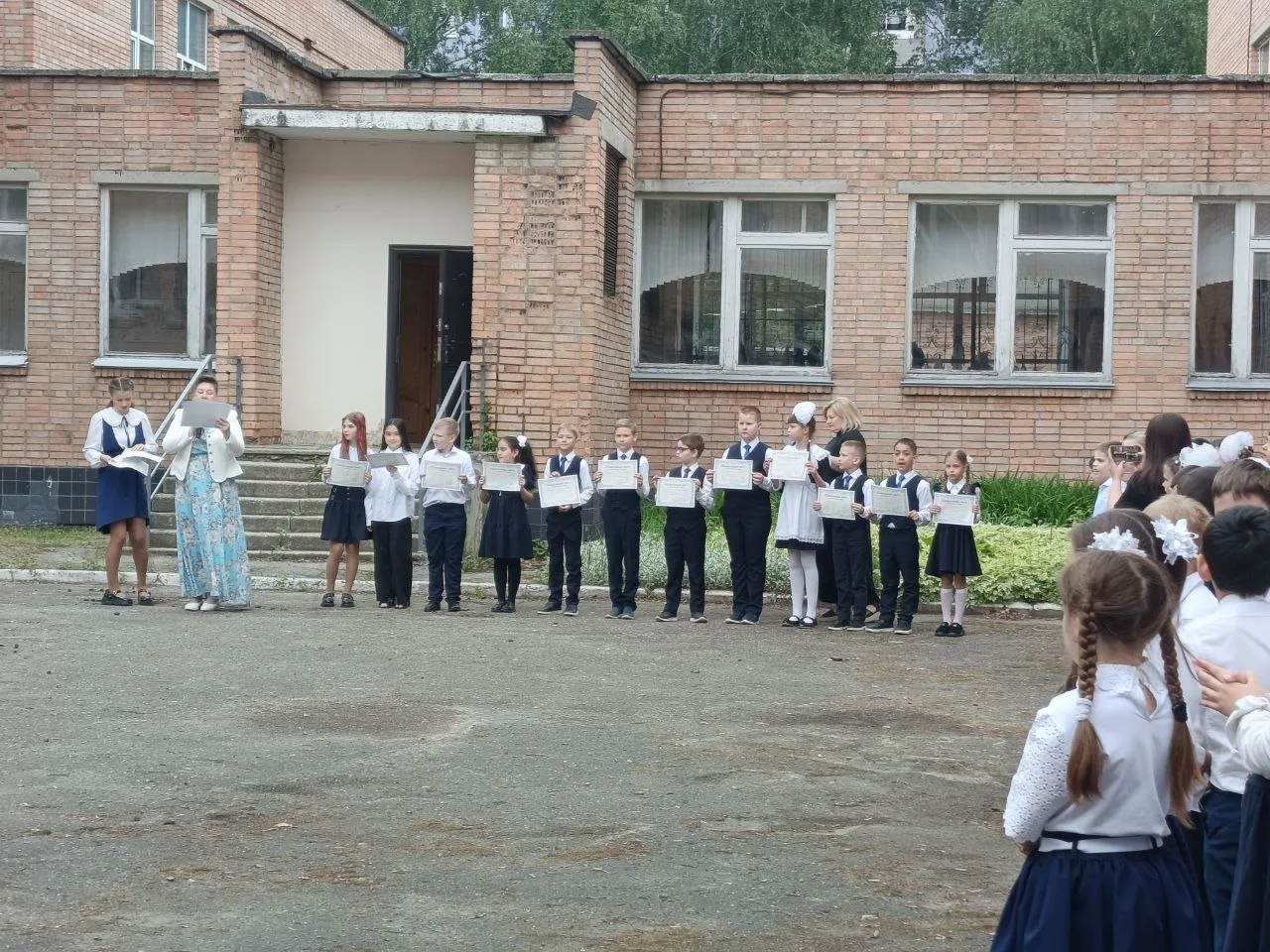 ‎🎉 Торжественная линейка, посвящённая итогам учебного года, состоялась в нашей школе 2...