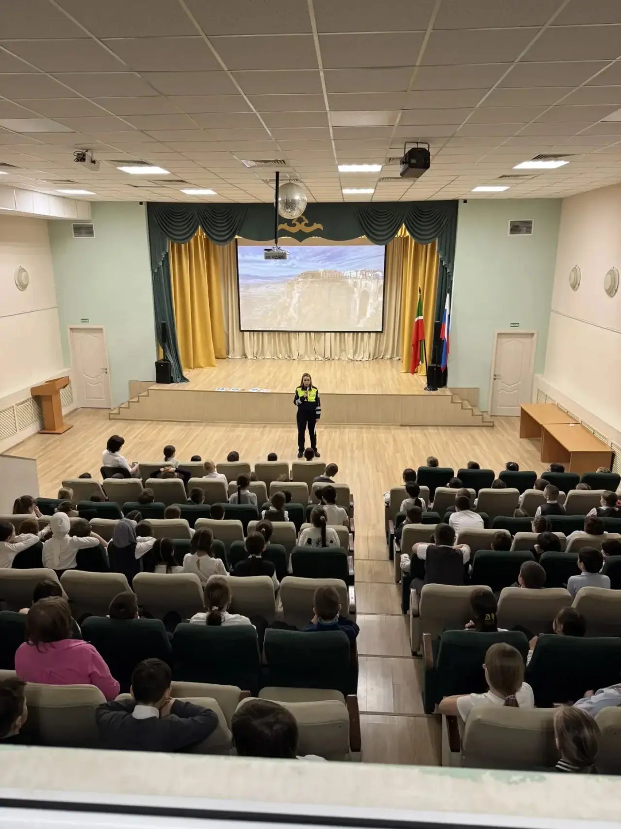🚓В рамках работы по профилактике детского дорожно-транспортного травматизма в гимназии состоялась вс