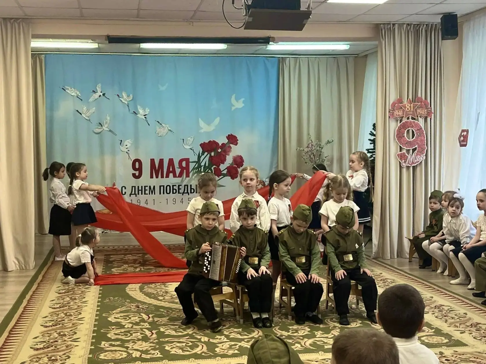 🤍 В сердце память о войне  К священному празднику Победы дошколята подготовили литературно-музыкальн