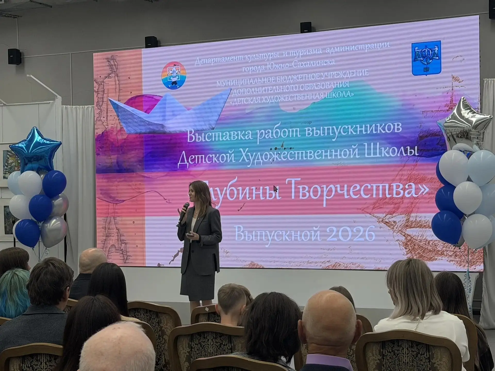 🎨 В тёплой и уютной обстановке состоялась долгожданная выставка работ выпускников Детс...