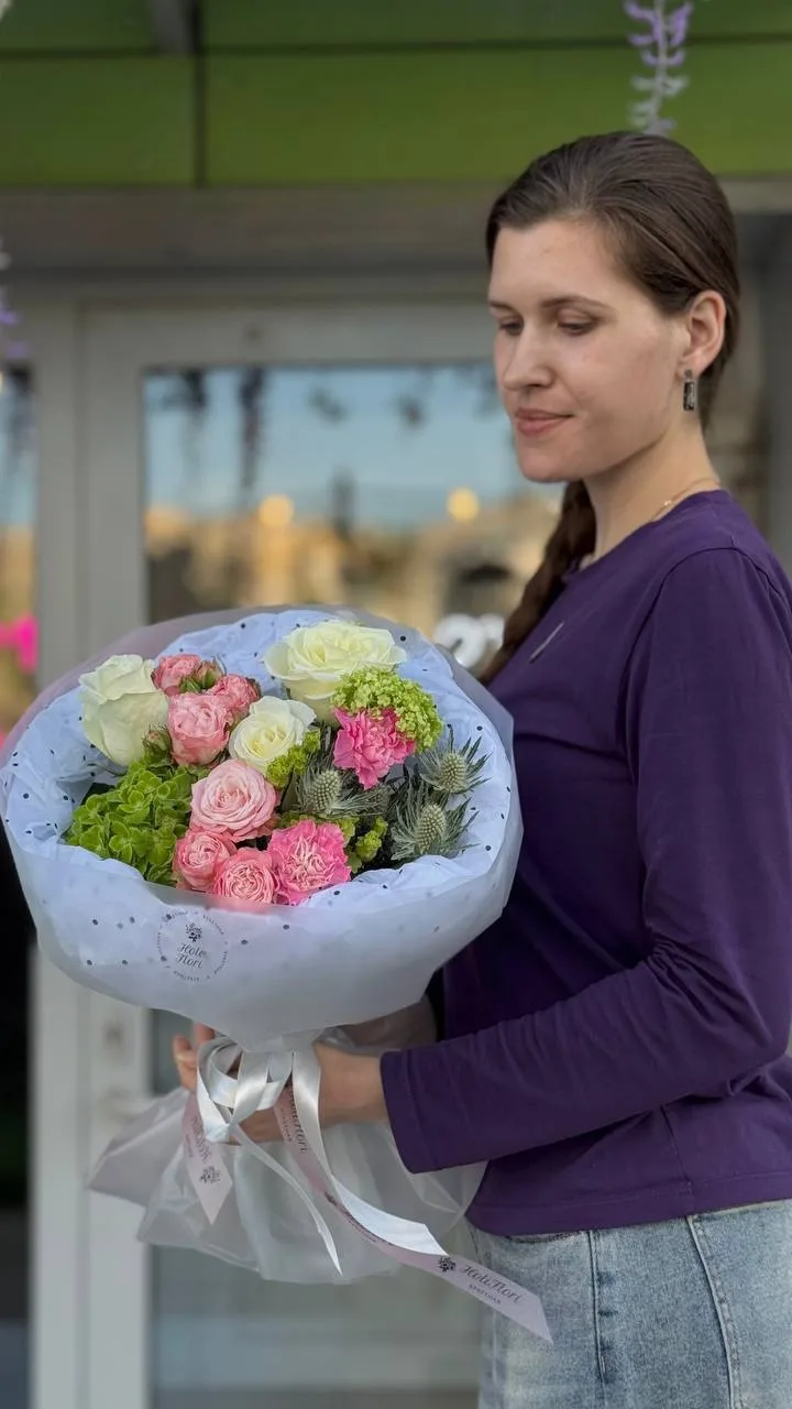 У нас можно выгодно купить цветы!