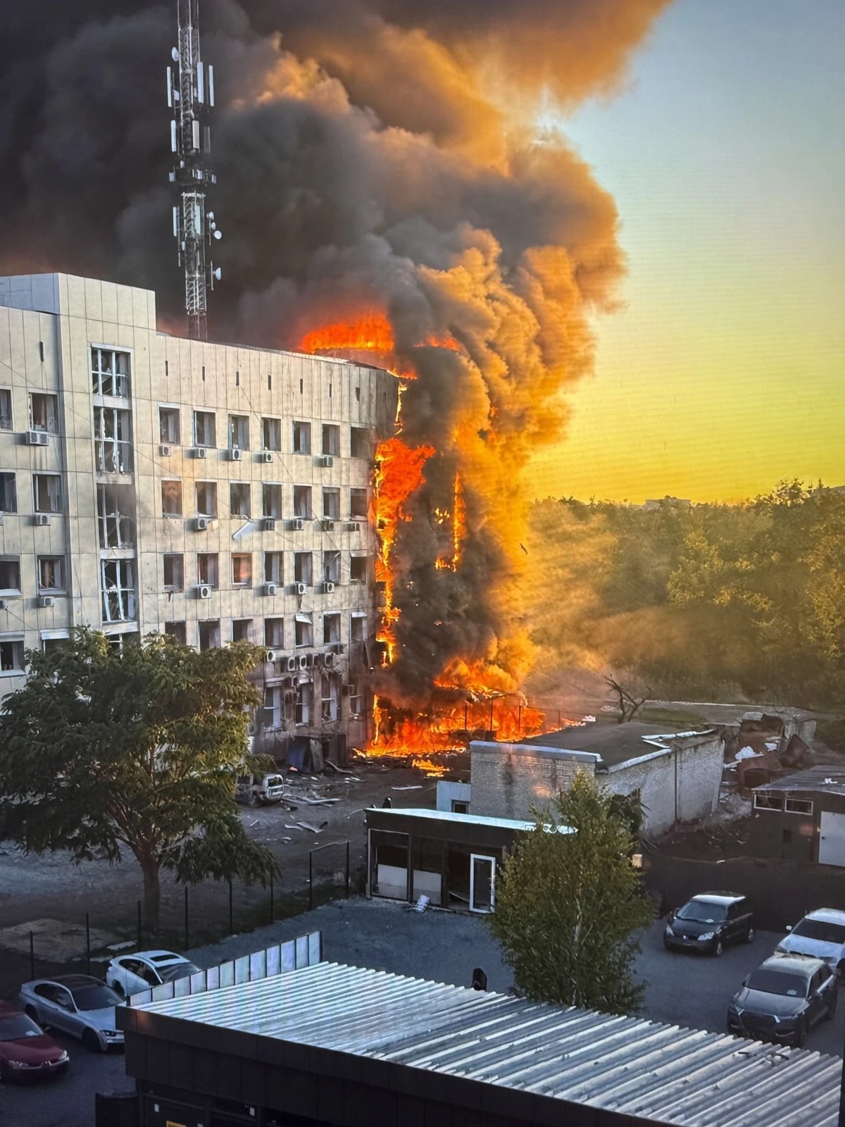 Российский ударный беспилотник попал в административное здание угольного предприятия «Д...