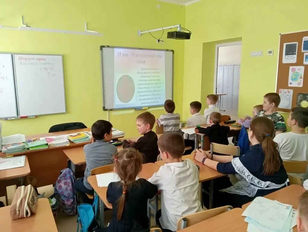 ✨ 23 апреля в начальных классах прошёл урок, посвящённый семье и семейным ценностям! ✨

Ребята с инт