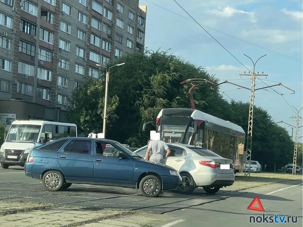Дорожное происшествие произошло сегодня вечером в Новотроицке на улице Советская на трамвайных путях