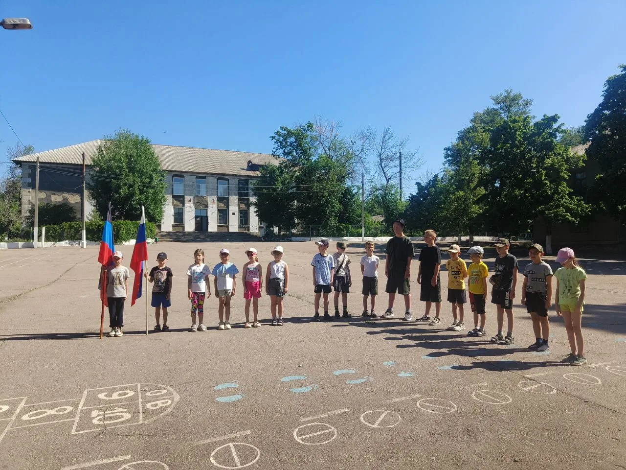 Шестой  день в  пришкольном лагере    «День семьи»👫🧍  
Сегодняшний день был посвящён теме семьи. Р