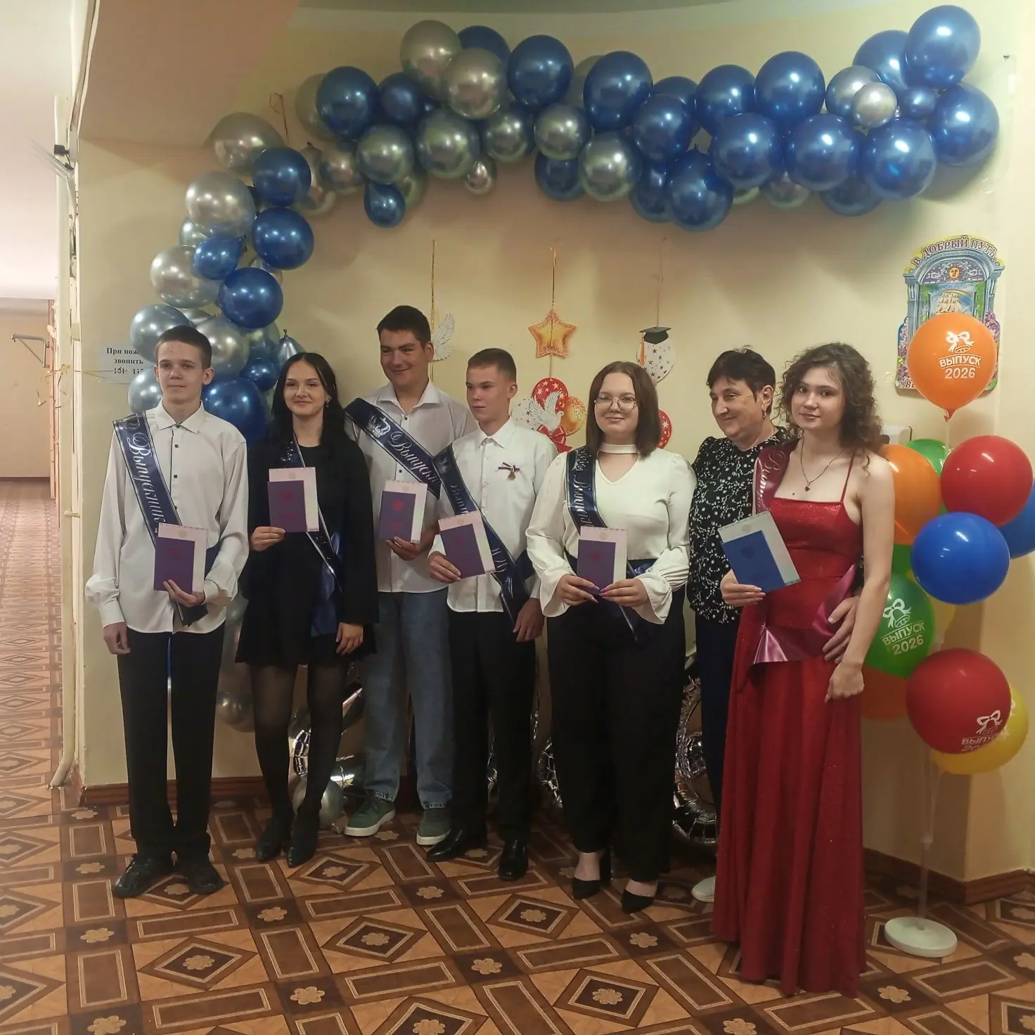🎈🥳Сегодня в нашей школе прошло торжественное вручение аттестатов выпускникам 9 и 11 к...
