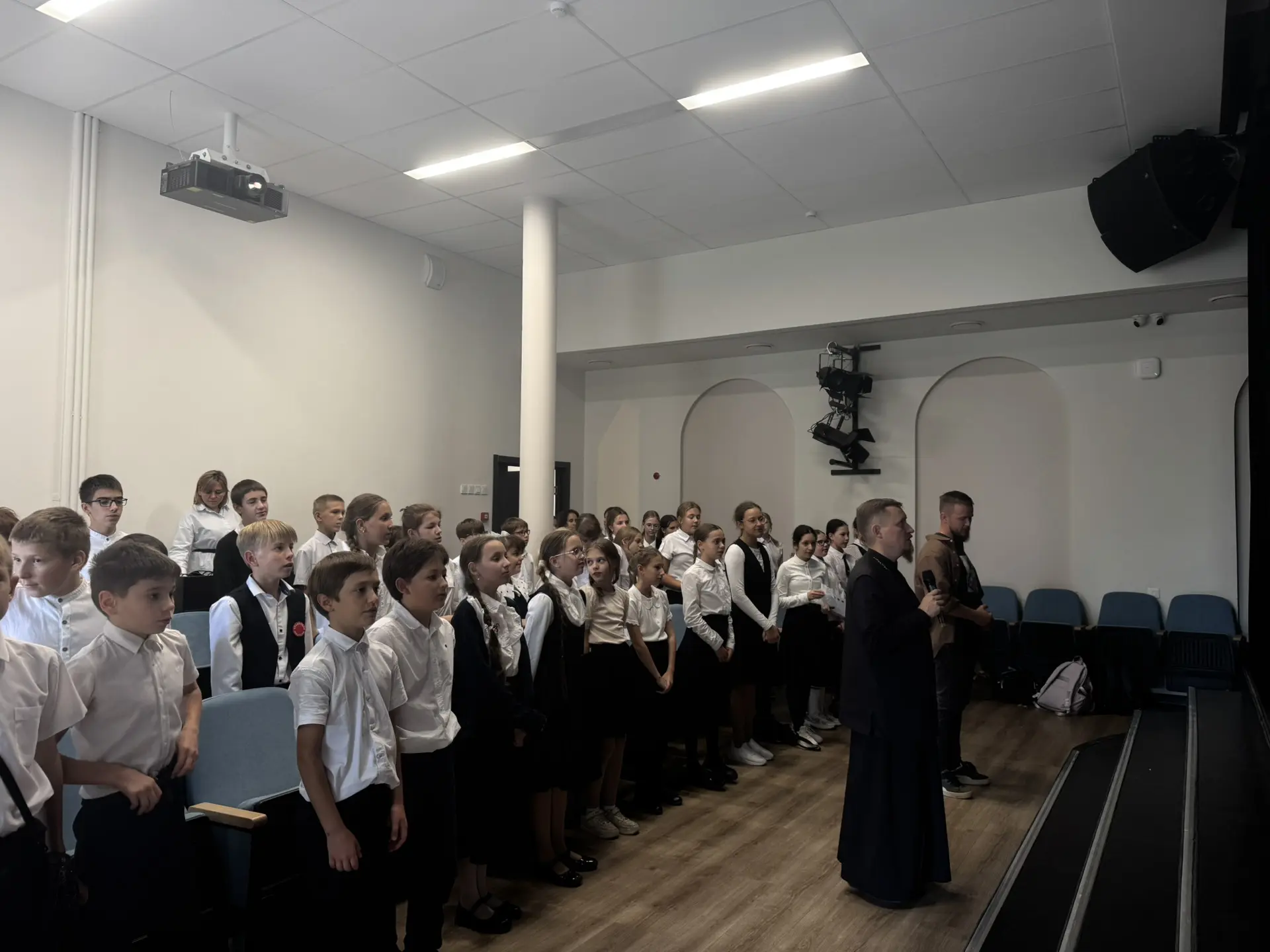 Гимназисты встретились с русскими супергероями!