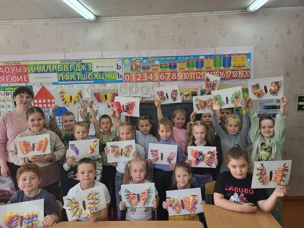 Утром бабочка проснулась,