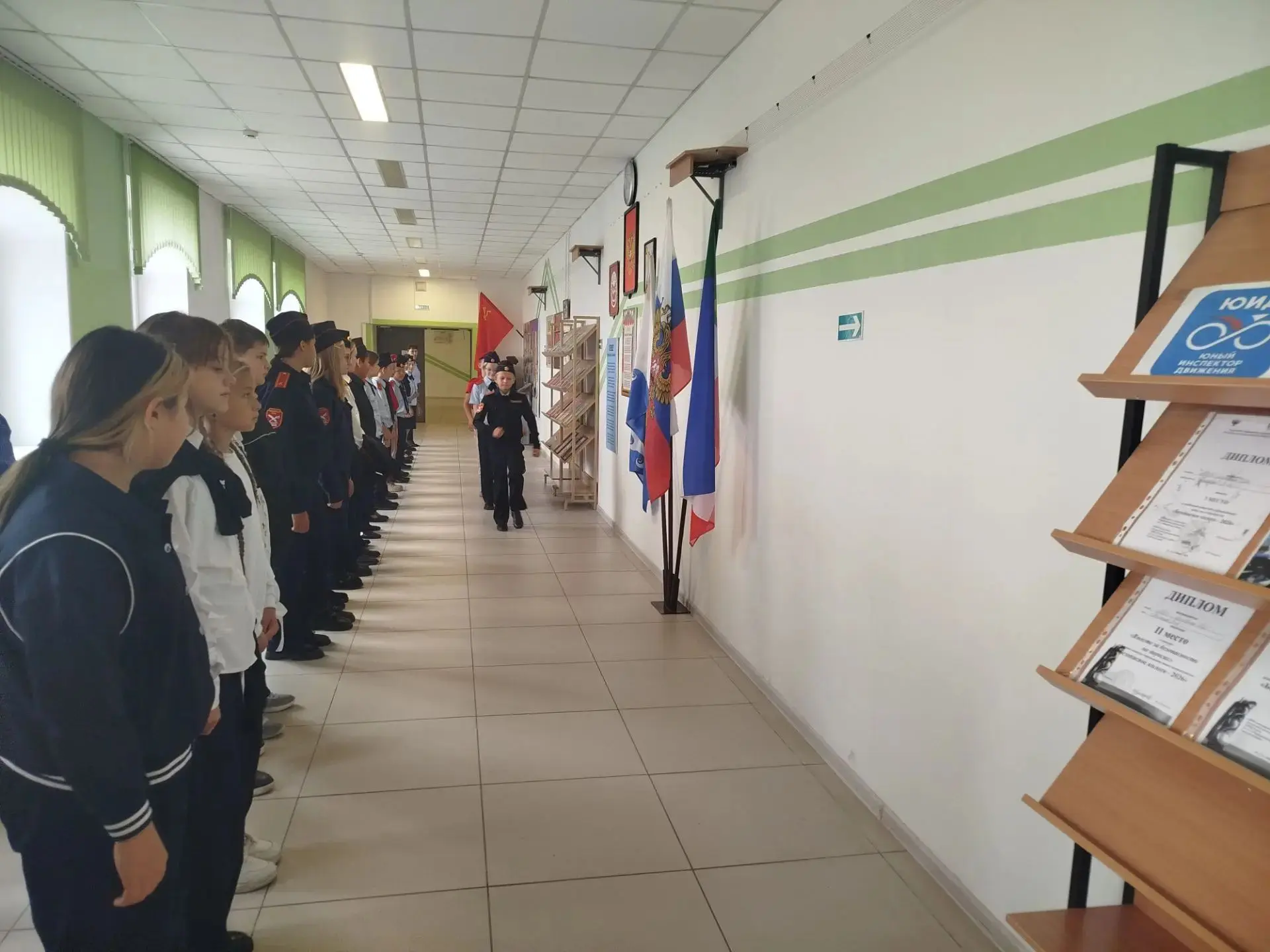 Торжественный вынос флага: символ единства и гордости🇷🇺