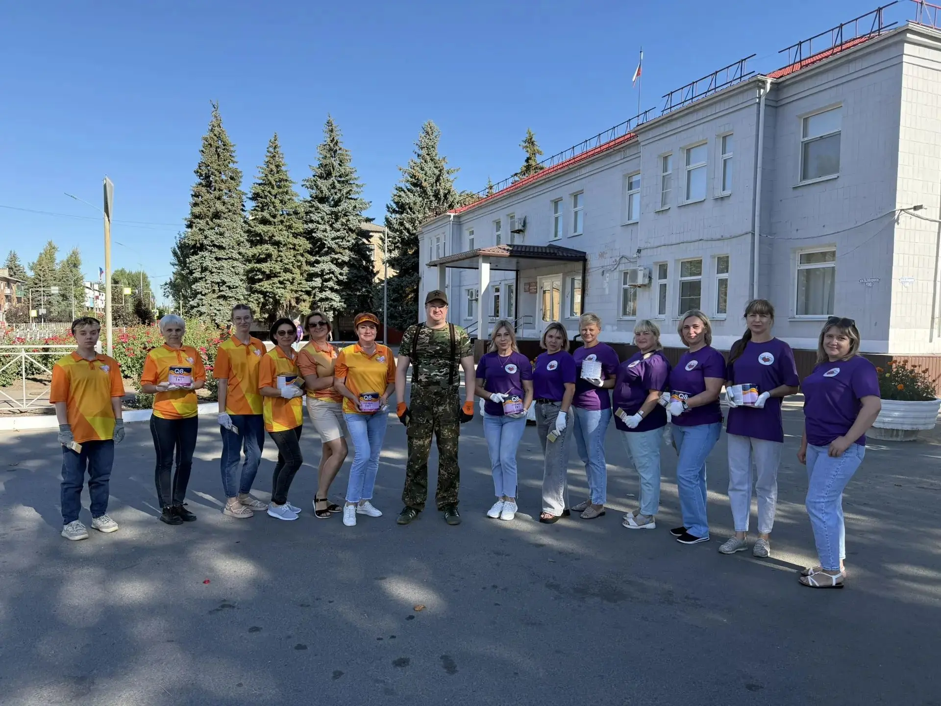 В преддверии предстоящего праздника наш город преображается: повсюду кипит работа по на...