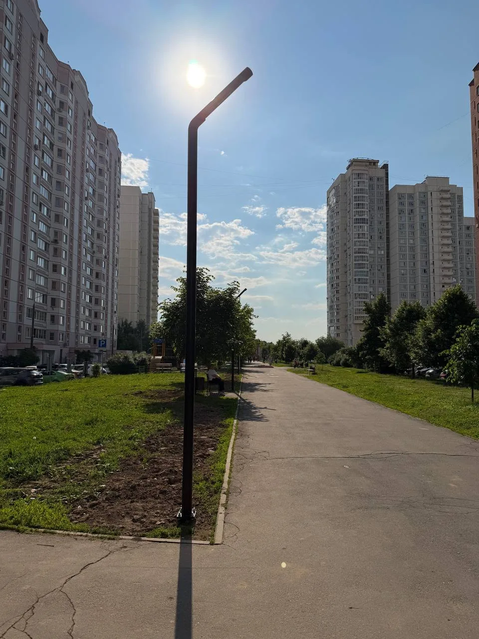 Обстановка со столбами освещения в Долгопрудном

Второе и третье фото - местный креатив