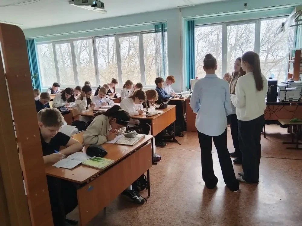 ✨ **В нашей школе стартовала перепись в честь Года единства!** ✨  Мы гордимся, что живём в многонаци