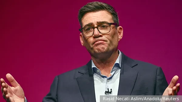 Премьер-министр Британии Энди Бернэм неожиданно выступил за возвращение в Евросоюз и за...