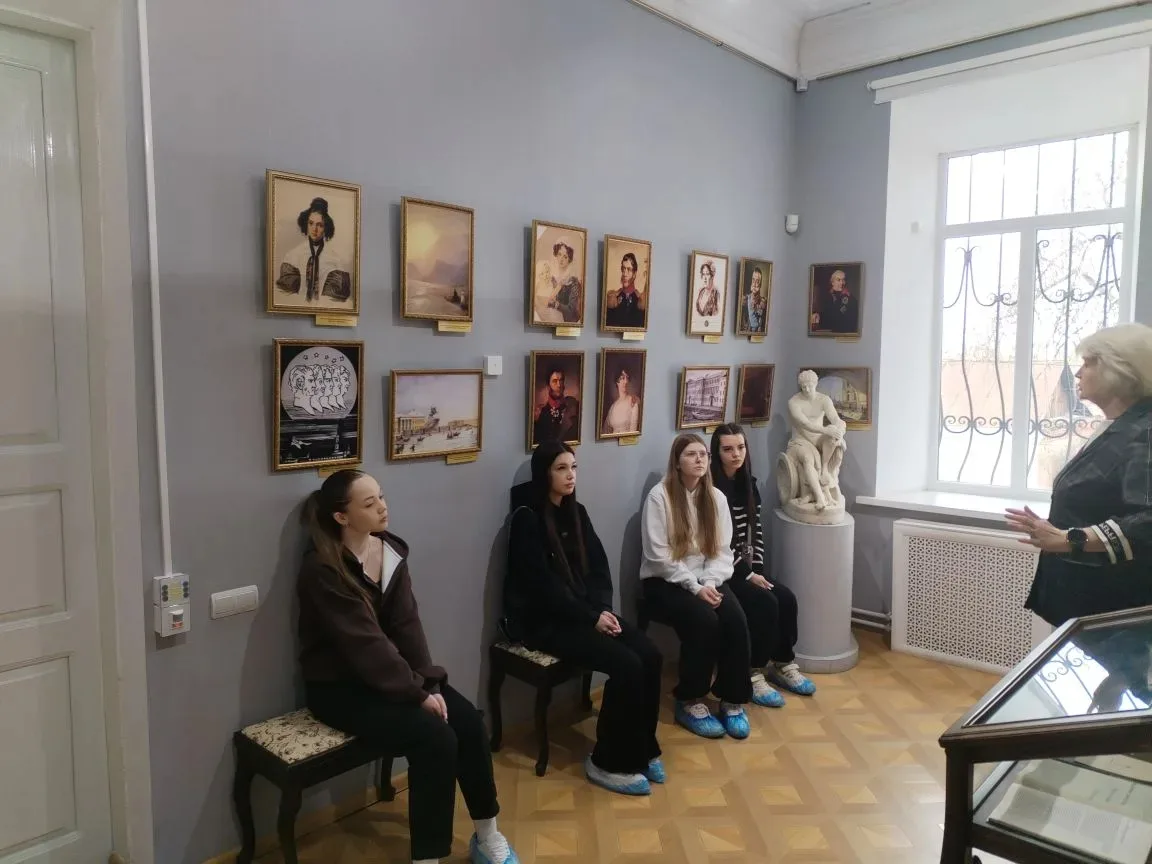 11‑й класс (гуманитарная подгруппа) был на экскурсии «Сибирский коридор» 😍  Узнали много нового о жи