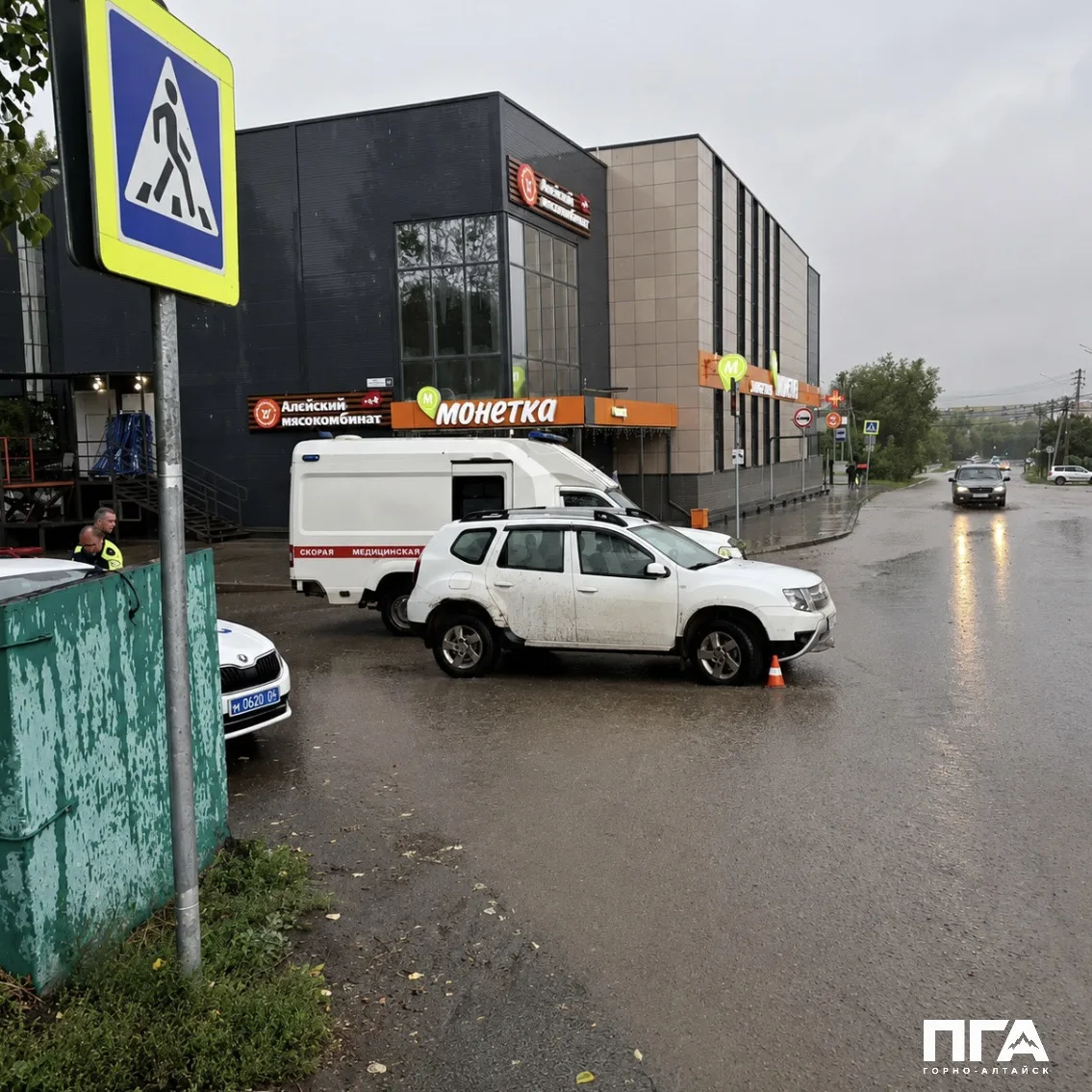 🚨 В ГОРНО-АЛТАЙСКЕ ВОДИТЕЛЬ RENAULT DUSTER СБИЛ 18-ЛЕТНЮЮ ДЕВУШКУ НА ПЕРЕХОДЕ