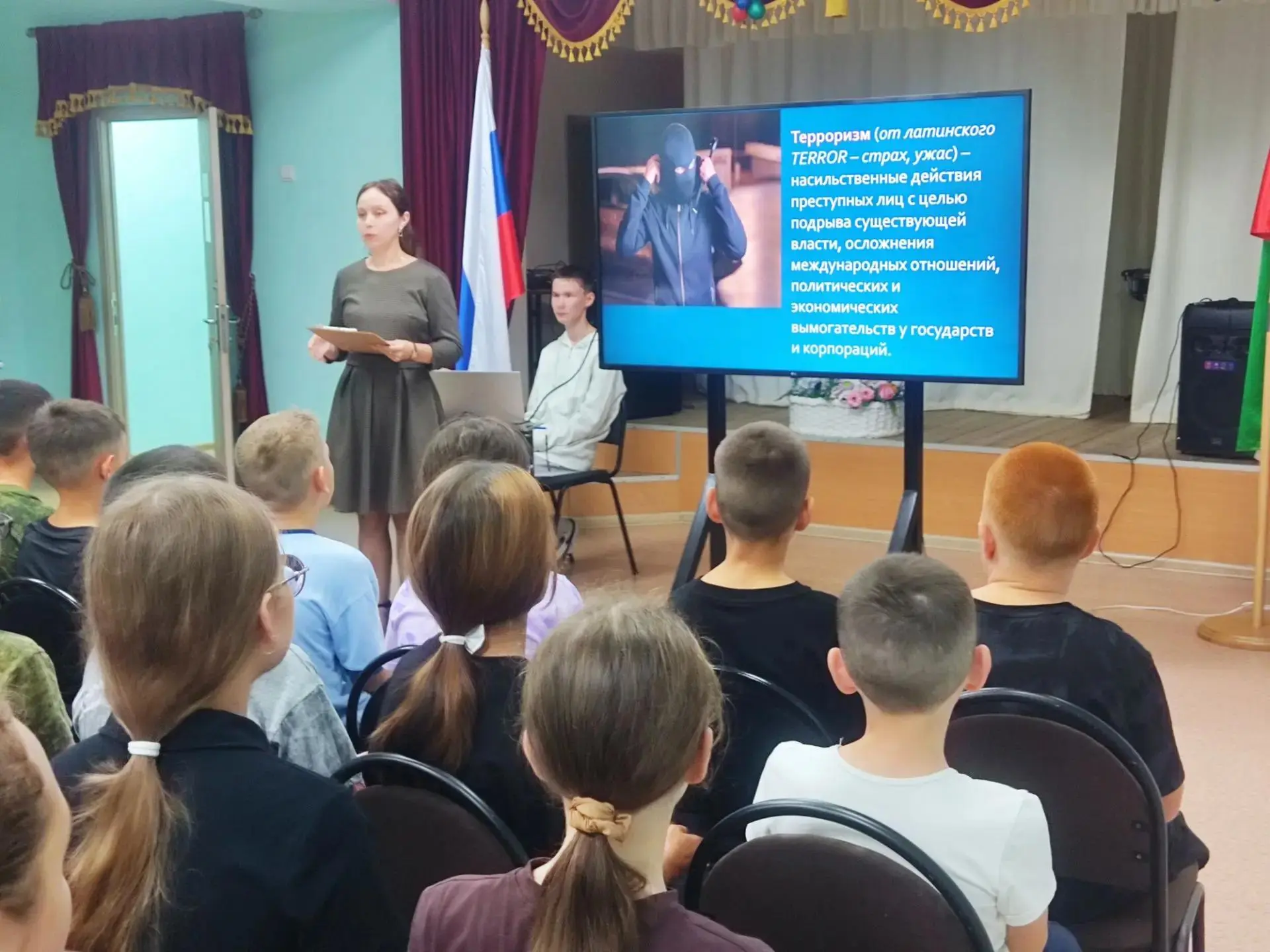 2 сентября в школе было проведено внеклассное общешкольное мероприятие, посвященное ко ...