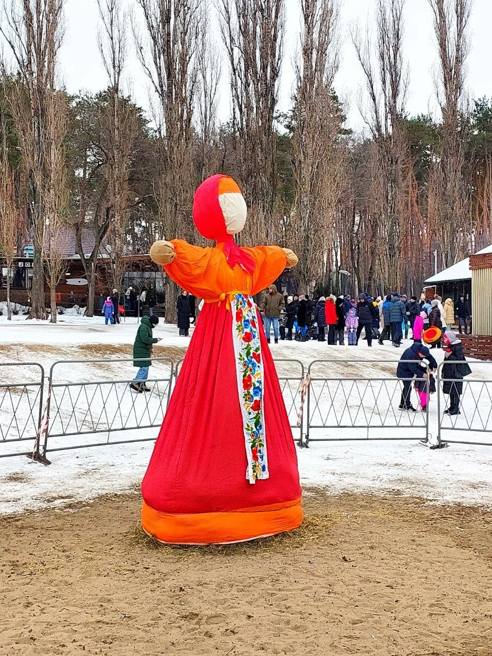 🥞 Масленица в парке «Дельфин»  🗓 Дата: #22февраля | 🕖 Время: 13:00–19:00   📍 Место: Воронеж, парк «Д