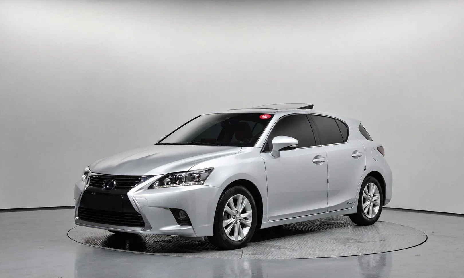 Два варианта Lexus CT200h 1.8 Supreme ZWA10