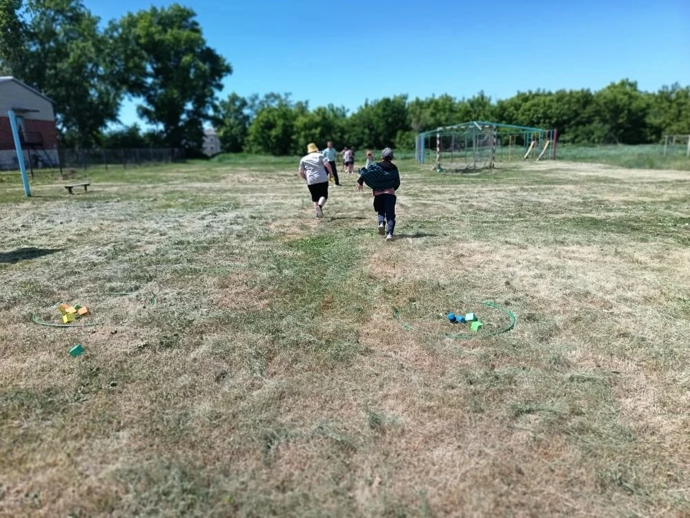 Летний заряд бодрости: Игры на свежем воздухе в пришкольном лагере!

🌞🏕️ Веселье и здоровье 🏕️🌞
